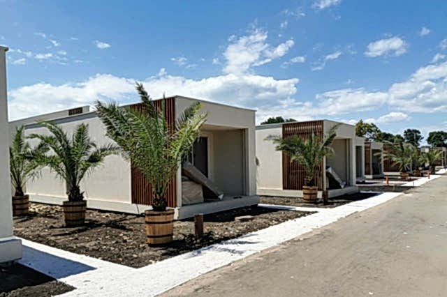 Village de Vacances en Acier Léger